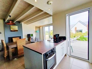 Gîte pour 4 personnes, avec terrasse et piscine ainsi que sauna et jardin dans Les Hospitaux (Erquy)