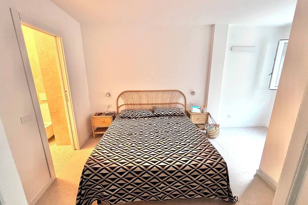 Apartamento entero, Bay of Saracens, renovated apartment 6 people with garden parking space in Varigotti, Finale Ligure Municipio