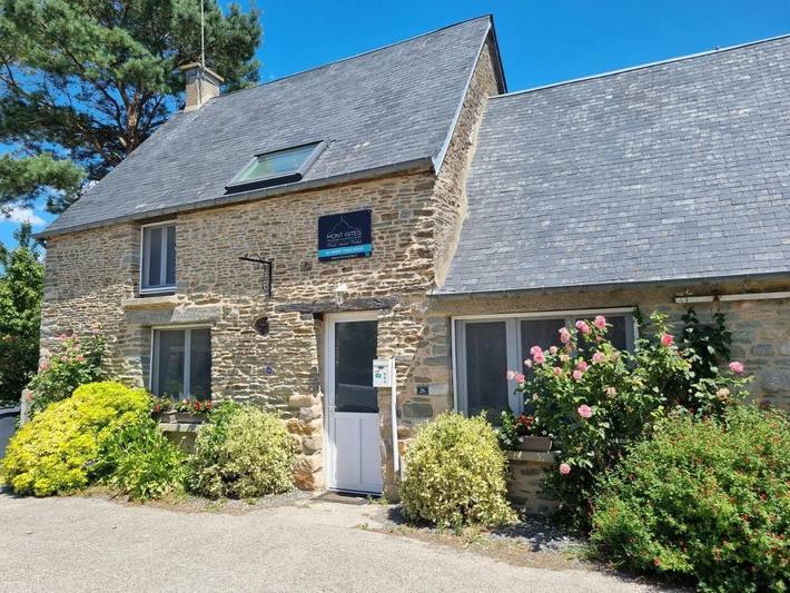 Location de vacances pour 8 personnes, avec jardin ainsi que jacuzzi et sauna dans Ardevon