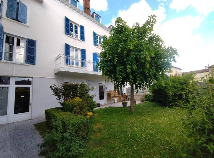 Gîte pour 15 personnes, avec Terrasse et Jardin à Le Perréon