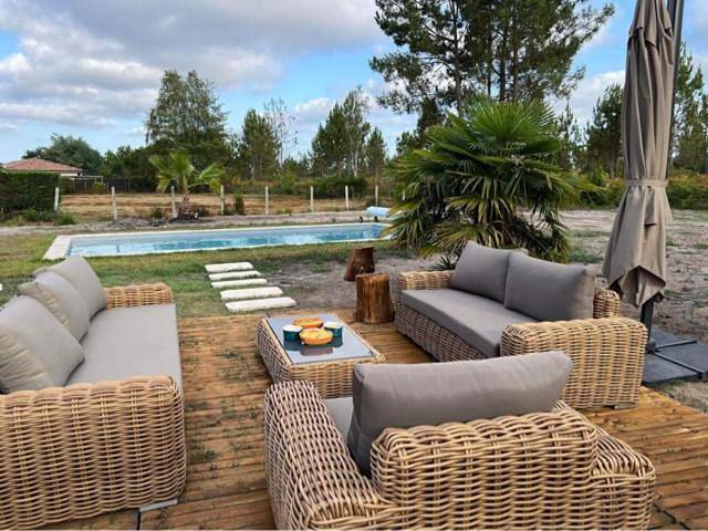 Location de vacances pour 6 personnes, avec jardin et piscine, animaux acceptés à Gastes