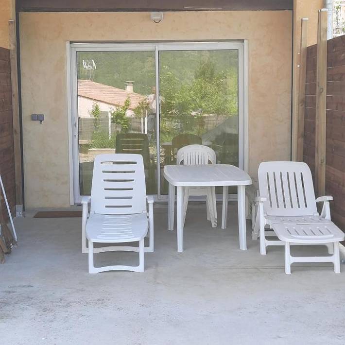 Gîte pour 6 personnes, avec terrasse ainsi que vue et jardin à Curbans
