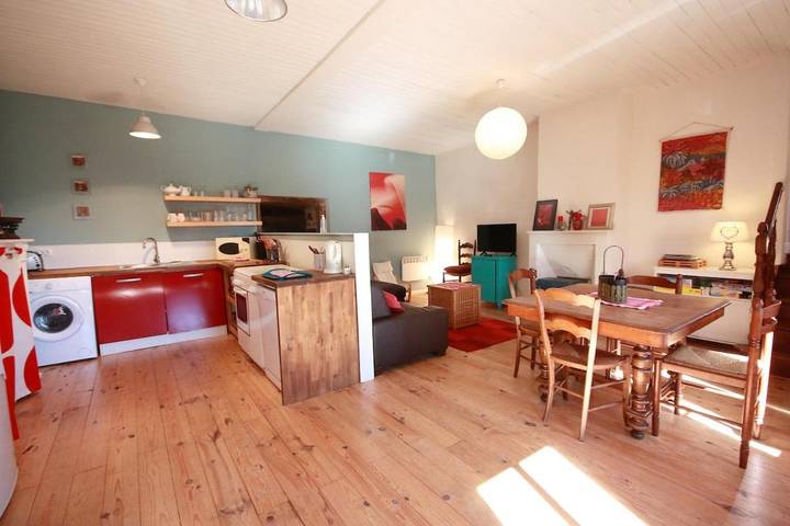 Location de vacances pour 6 personnes, avec vue et jardin, animaux acceptés à Bussière-Galant - 2