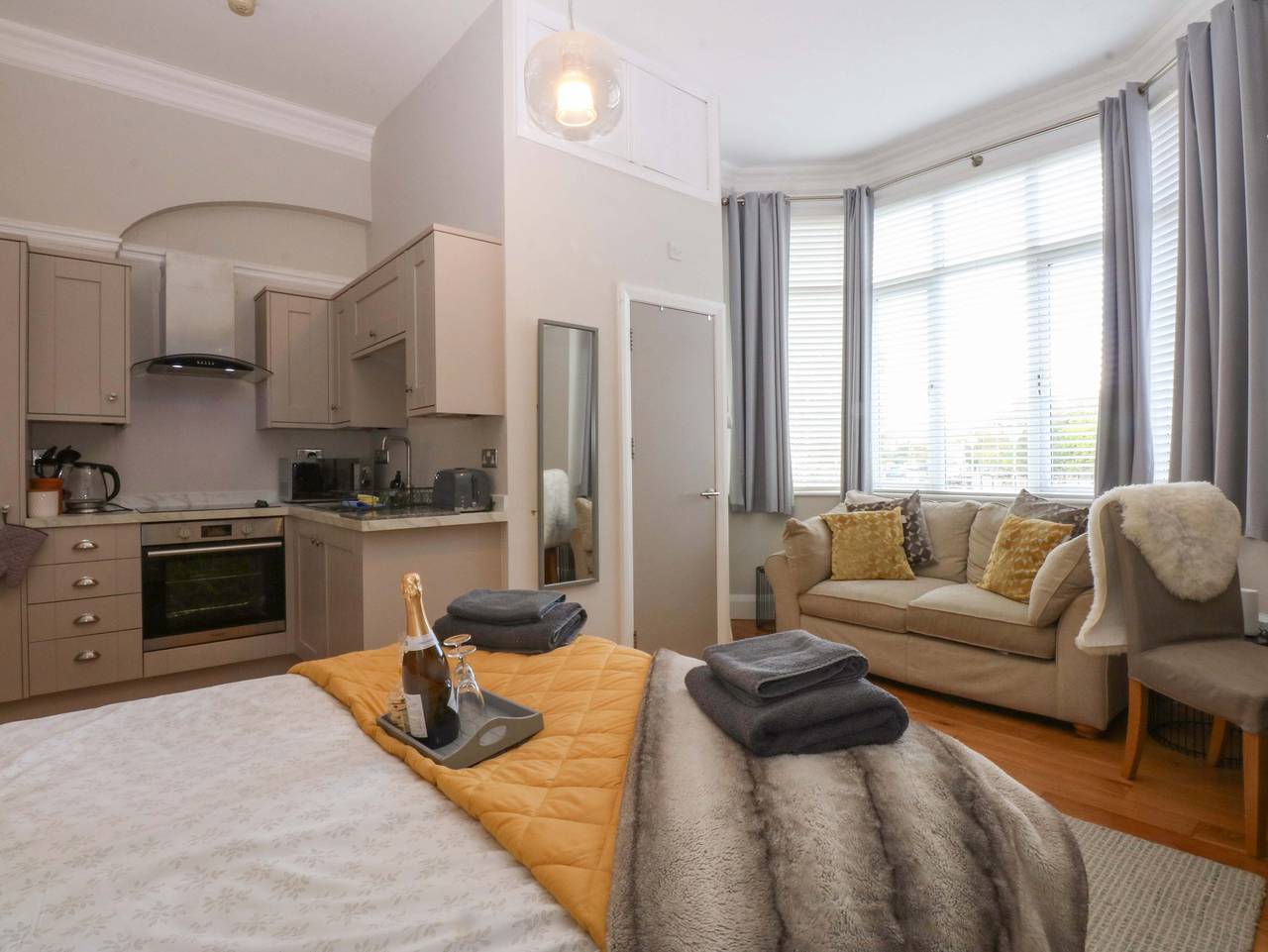 Entire apartment, Queens Park in Llandudno, Conwy region
