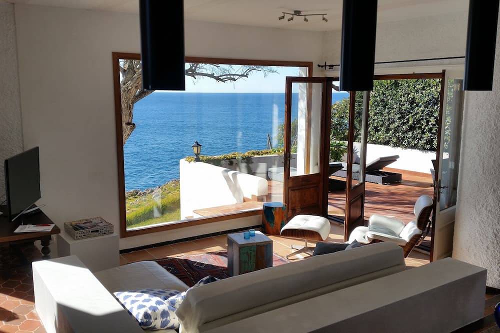 Schönes Ferienhaus 1. Meereslinie oceanfront, traumhaftem Meerblick,guest house in Cala Anguila, Manacor