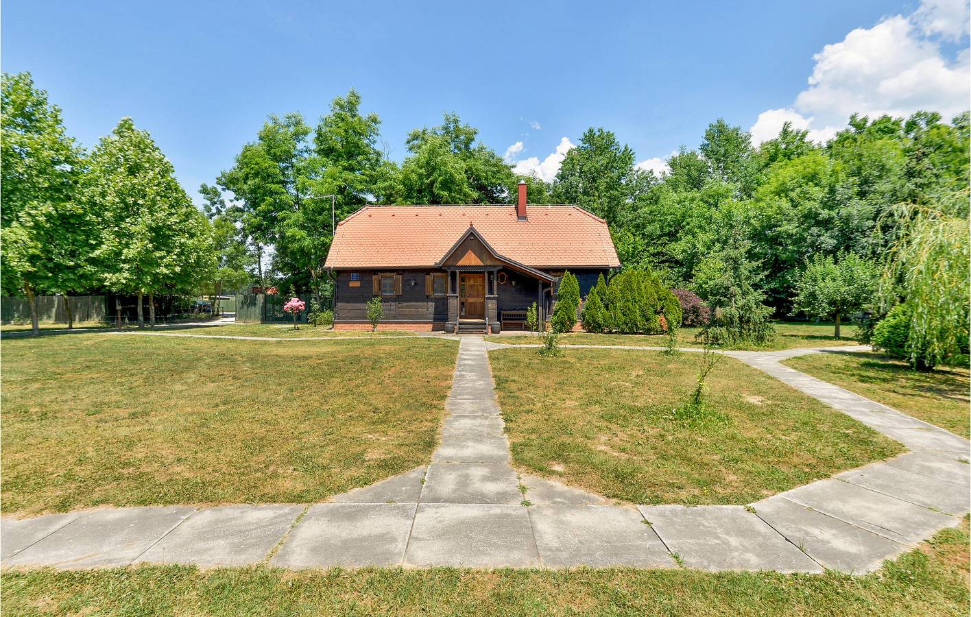 Charmante 2-Zimmer-Wohnung mit Pool, Terrasse und WLAN in der Nähe des Flusses Česma in Sisak-Moslavina