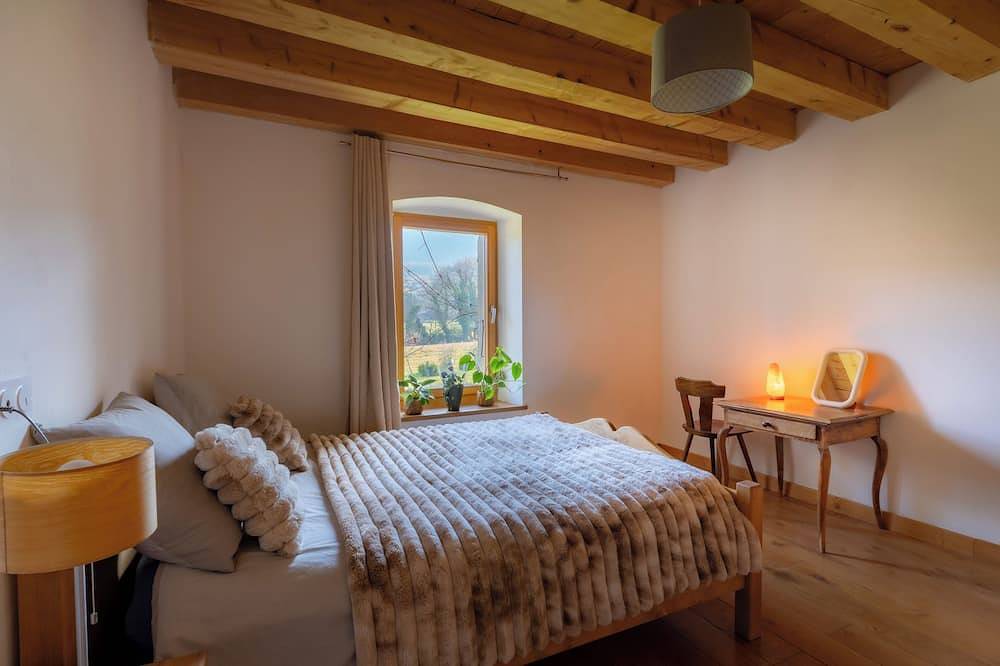 Large 7-Bedroom Home & Art Collection – 10 min from Geneva in Neydens, Saint-Julien-en-Genevois region