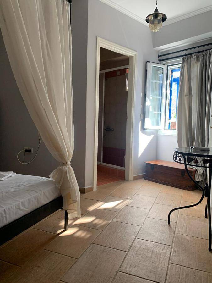 Double Room in Cythère