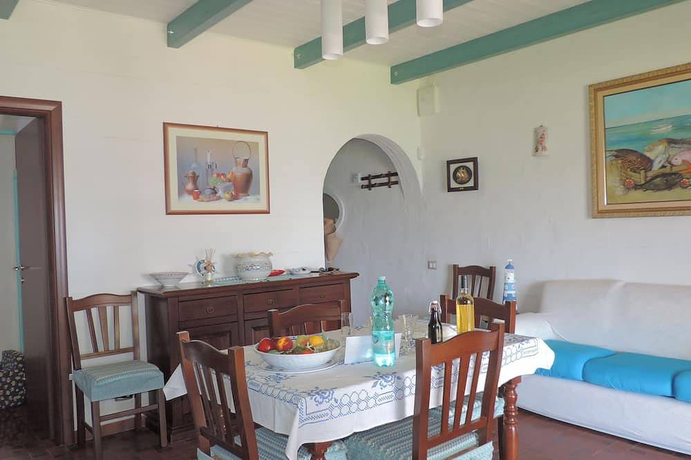 Strandhaus mit privatem Zugang zum Strand in Porto Columbu, Sarroch