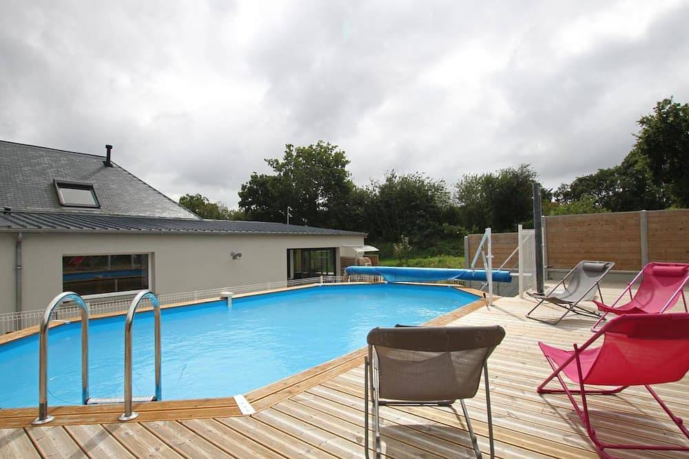 Maison spacieuse avec jacuzzi et options de loisirs à Vesly in Vesly, Région de Coutances