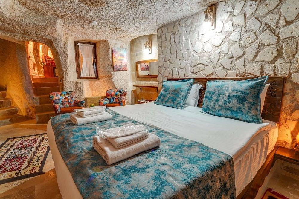 Balloon View Terrace in Cappadocia • Jacuzzi Cave Rooms • Unique Day & Night in Uçhisar, Nevşehir