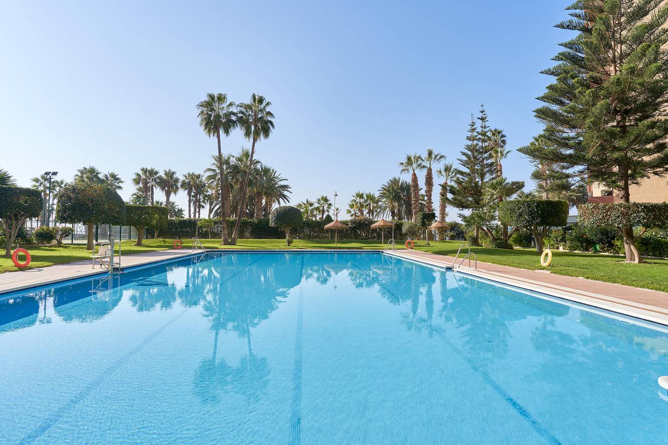 Apartamento entero, Apartamento 'Góndolas Costa Tropical' con vistas al mar, Wi-Fi y aire acondicionado in Playa Puerta del Mar, Almuñecar