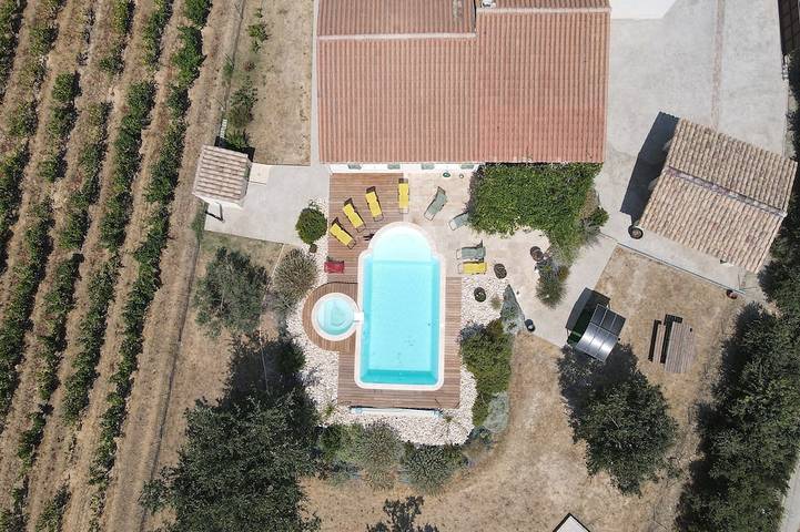 Location de vacances pour 8 personnes, avec terrasse et jardin à Tresques