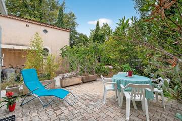 Gîte pour 2 personnes, avec jardin, adapté aux familles à La Garde