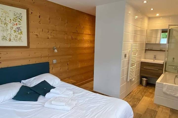 Gîte pour 4 personnes, avec jardin dans Les Bossons - 3