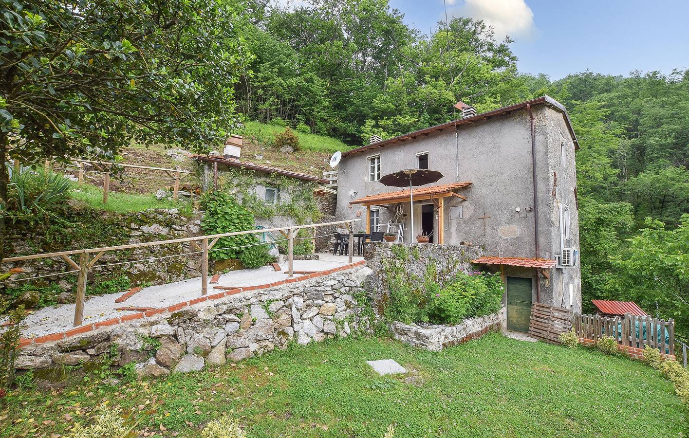 Gemütliche Gartenwohnung mit Kamin und Parkplatz! in Stazzema, Italienische Riviera