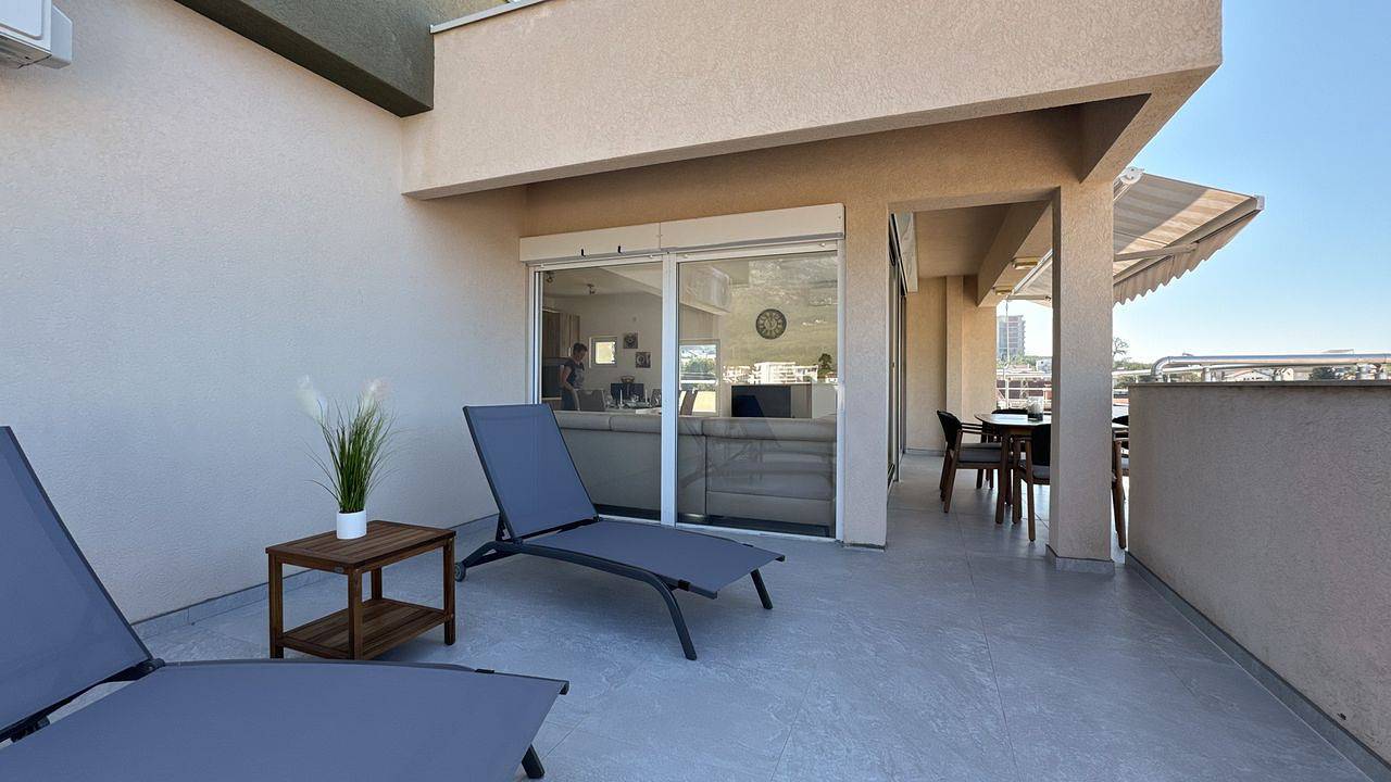Entire holiday apartment, Ferienwohnung für 4 Personen (102 m²) in Dobra Voda in Dobra Voda, Montenegro