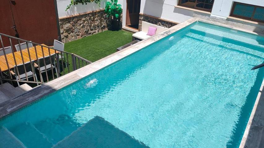 Casa rural para 16 personas, con piscina y vistas además de piscina para niños y jardín, Se admiten mascotas en Ossa de Montiel - 2