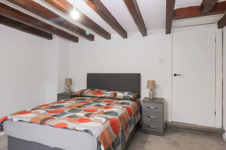 Chandlers Cottage, pet friendly, with a garden in Conwy in Conwy, Conwy region
