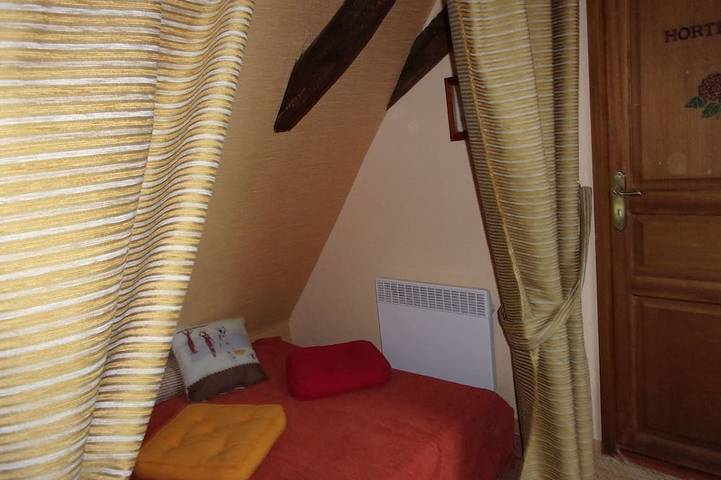 Del 18 casa renovada en pueblo tranquilo para el descanso y la relajación in Saint-Hilaire-Peyroux, Región de Tulle