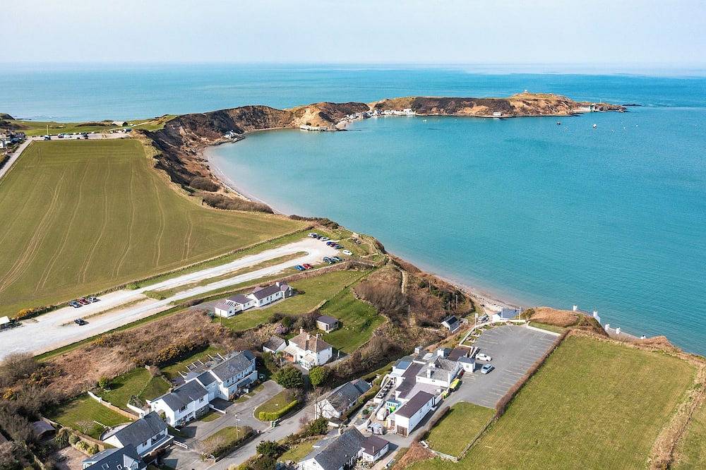 Min y Traeth (By the Beach) in Morfa Nefyn, Gwynedd