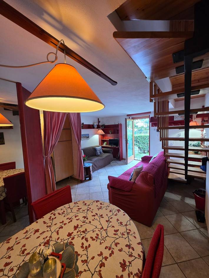 Entire apartment, ‘The Waterfall Chalet’ Apartment with Mountain View, Private Garden and Balcony in Villair (La Salle), Comune di La Salle