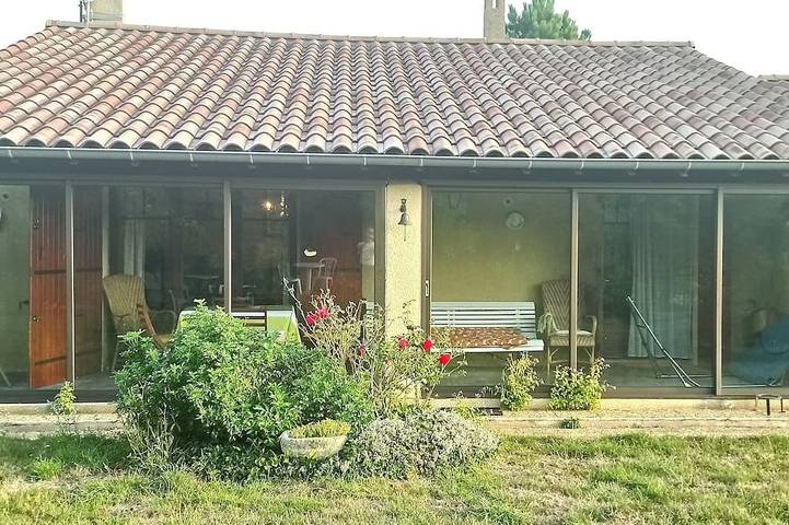 Location de vacances pour 4 personnes, avec Jardin à Alboussière