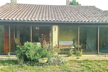 Gîte pour 4 personnes, avec jardin à Alboussière