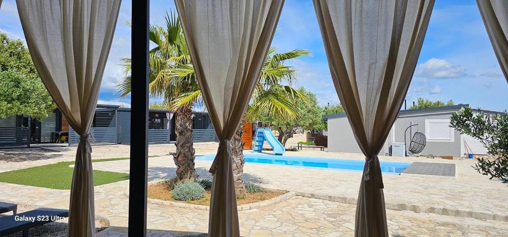 Camping pour 6 personnes, avec piscine et jardin ainsi que vue et terrasse, animaux acceptés à Pirovac - 4