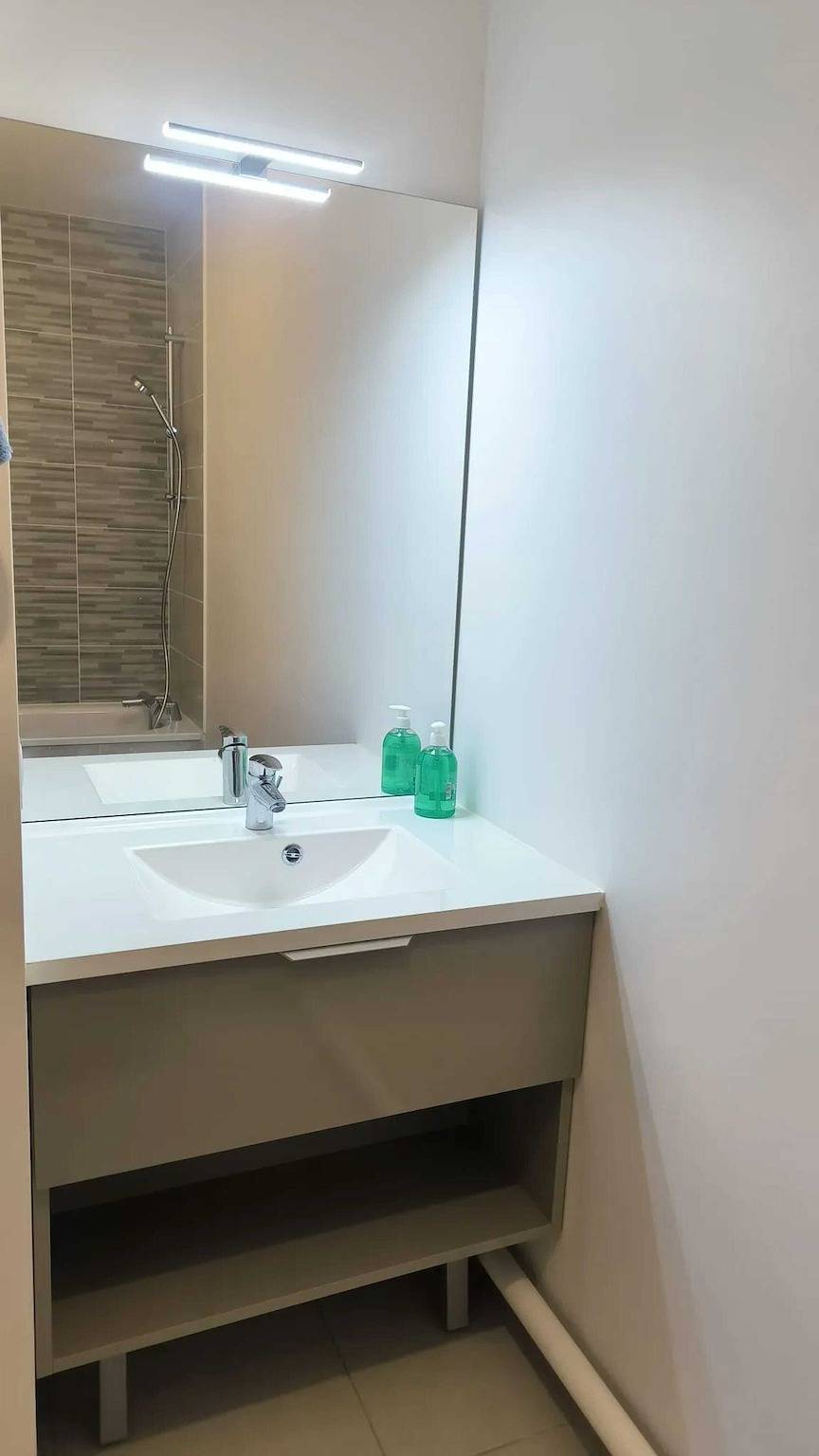 Appartement entier, Appartement confortable à Nanterre de 66 m² in Nanterre, Hauts-de-Seine