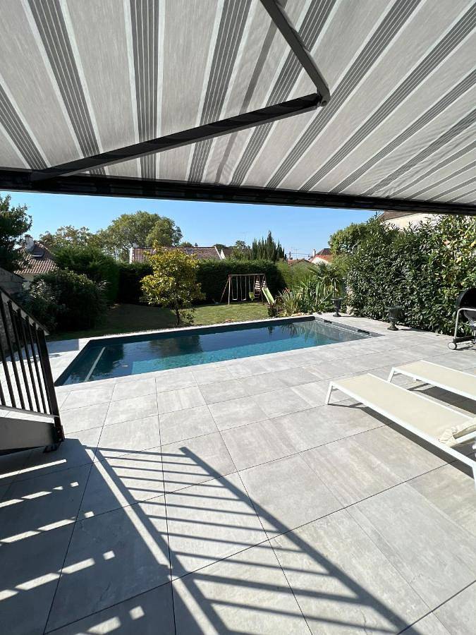 Maison de vacances pour 8 personnes, avec Balcon et Terrasse ainsi que Jardin et Piscine à Yerres