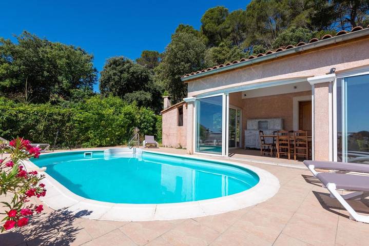 Location de vacances pour 10 personnes, avec piscine ainsi que terrasse et vue, animaux acceptés à Lédenon - 4