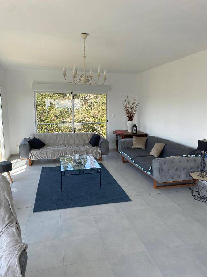 Location de vacances pour 6 personnes, avec terrasse à Leynes - 2