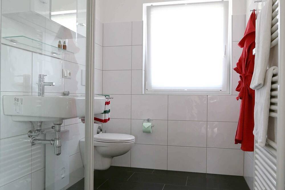 Ganze Wohnung, Hochwertig möblierte Ferien-/Messewohnung mit Fernblick in Solingen-Gräfrath in Solingen, Bergisches Land