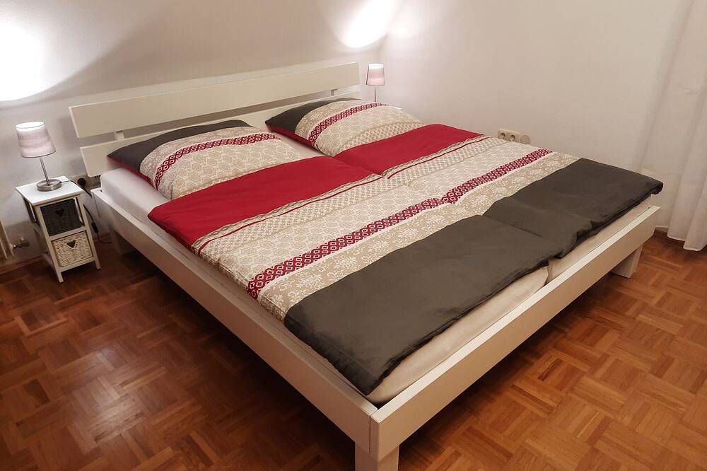 Ganze Wohnung, Geräumige Ferienwohnung (80 qm) für 2 Personen mit zwei Badezimmern in Gemünden am Main, Maindreieck