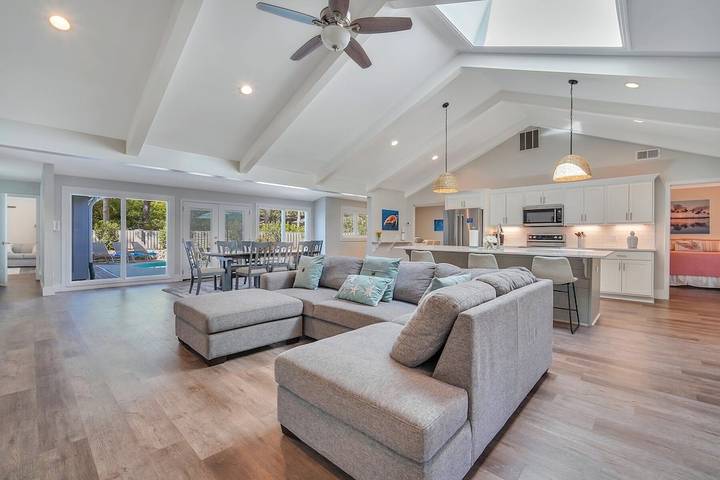 Vacation rental for 13 people, with hot tub and yard as well as terrace in Sea Pines