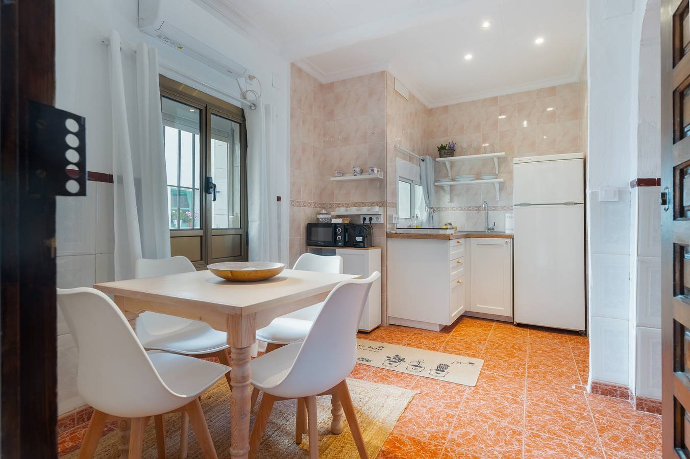 Ganze Wohnung, Apartment 'Lucero' mit Gemeinschaftsgarten, Wlan und Klimaanlage in Carmona, Sevilla Provinz