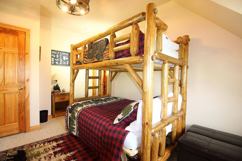 360° Views!  Smart cabin, Ev charger, Wears Valley. 3br 2ba, hot tub. X-mas open in Wears Valley, Sevier County