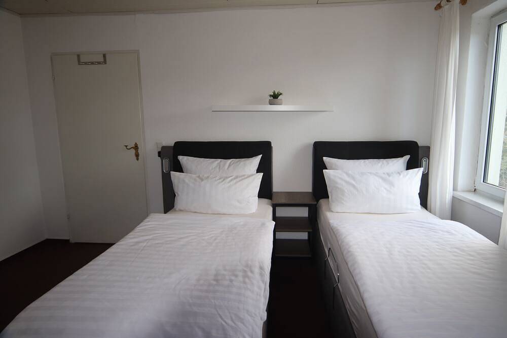 Ganze Wohnung, Ruhige Wohnung mit Terrasse nur 5 Minuten zur Müritz in Röbel, Müritz