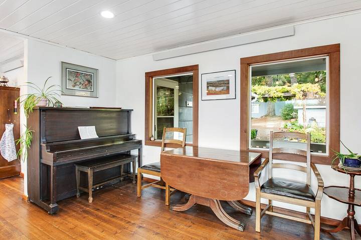 Vacation rental for 11 people, with yard and terrace in Hood Canal