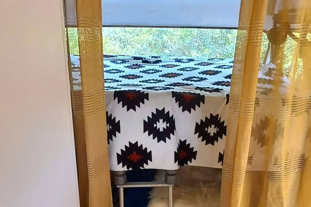Pauls Wohnwagen für 4 - Sehen Sie die Pferde vom Bett aus in Barão de São João, Bensafrim e Barão de São João