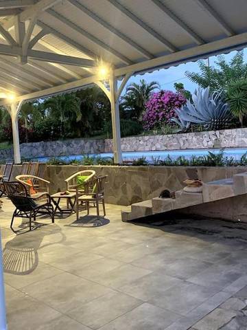 Cottage pour 6 personnes, avec jardin ainsi que vue et piscine à Le Morne-Vert