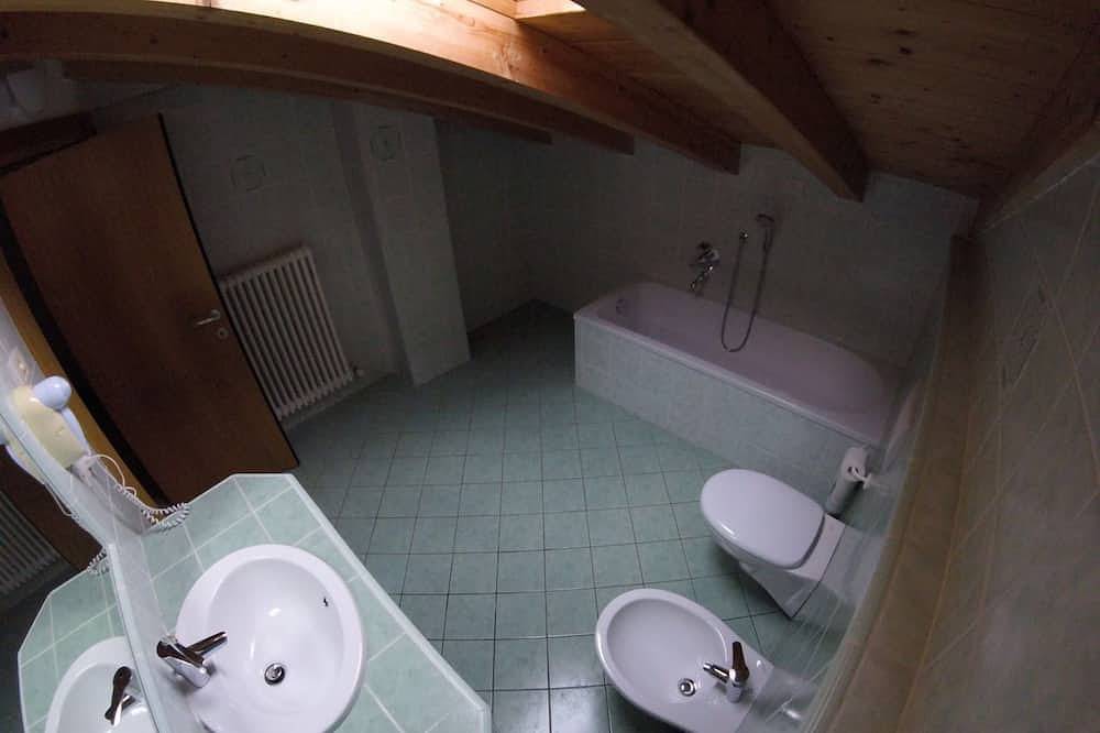Ganze Wohnung, Wohnung mit Bergblick in Tiarno di Sotto, Ledro