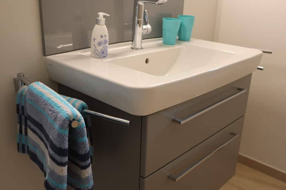 Ganze Wohnung, Seerose Fief, 58qm, Süd-Dachterrasse, 1 Schlafzimmer, max. 2 Personen in Zwischenahner Meer, Bad Zwischenahn