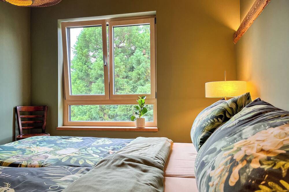 Haus Kirsche: Exklusives Wellness-Hideaway mit Sauna, Panoramafenster & Naturpur in Hofheim in Unterfranken, Landkreis Haßberge