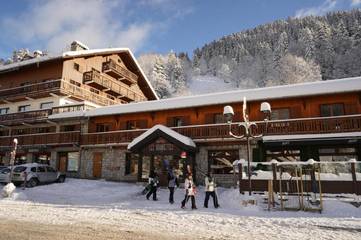 Hôtel pour 5 personnes, avec terrasse et vue, animaux acceptés dans Patinoire De Meribel