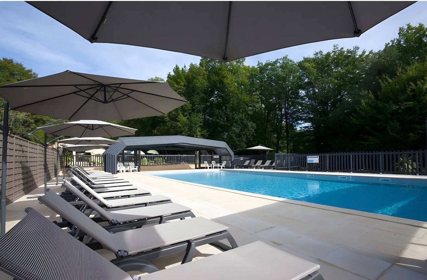 Appartement de vacances entier, Tiny Home « Logement Insolite 3 Personnes » avec Piscine Commune, Terrasse Privée et Wi-Fi in Calviac-en-Périgord, Périgord Noir