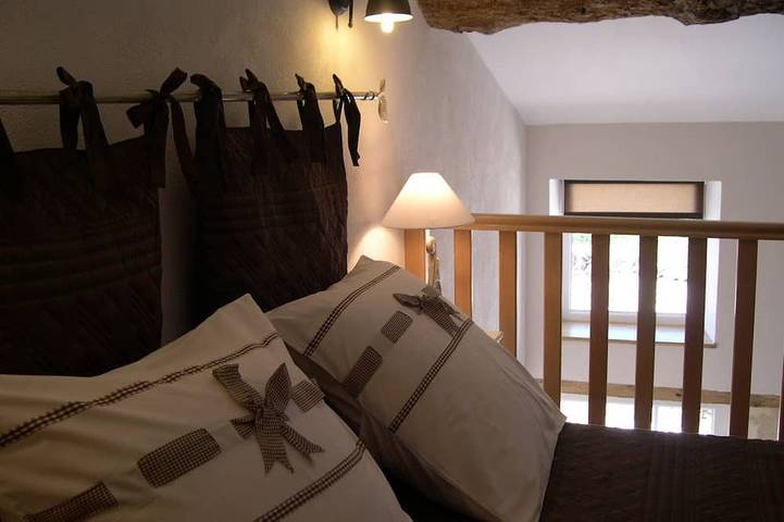 Gîte pour 2 personnes, avec terrasse ainsi que piscine et jardin à Saint-Hilaire-de-Villefranche - 3