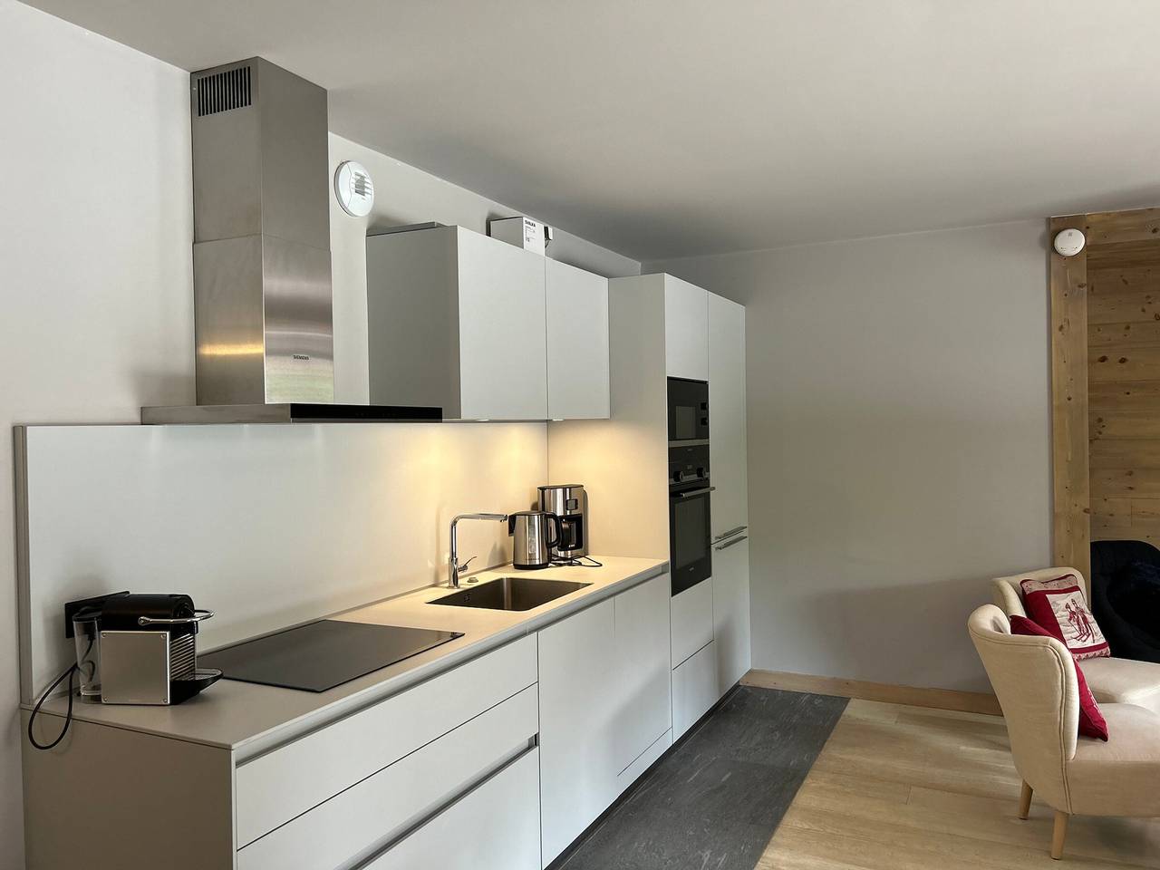 Entire apartment, Luxury Ski-in/Ski-out Apartment, Central Les Gets, Sleeps 10 in Les Gets, Les Portes du Soleil