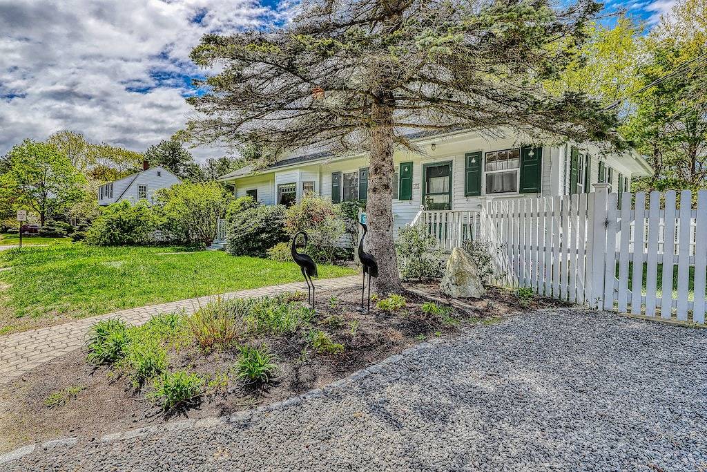 Geräumiges Haus mit voll ausgestatteter Küche, Holzofen, Veranda und Feuerstelle im Freien in Ogunquit, York County